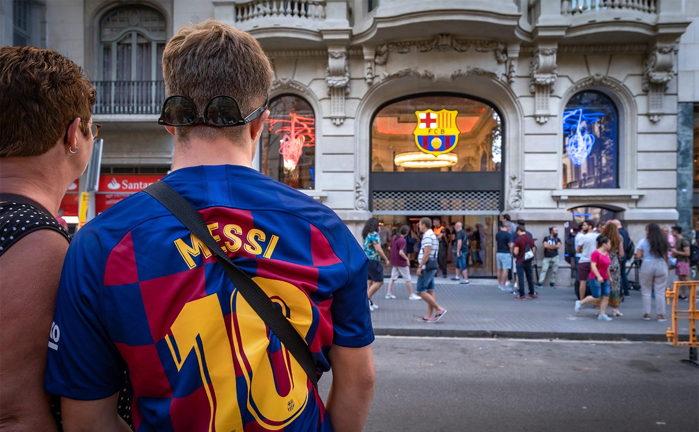 Post-web-Barca-Store-retail-design-manuelsantolaria